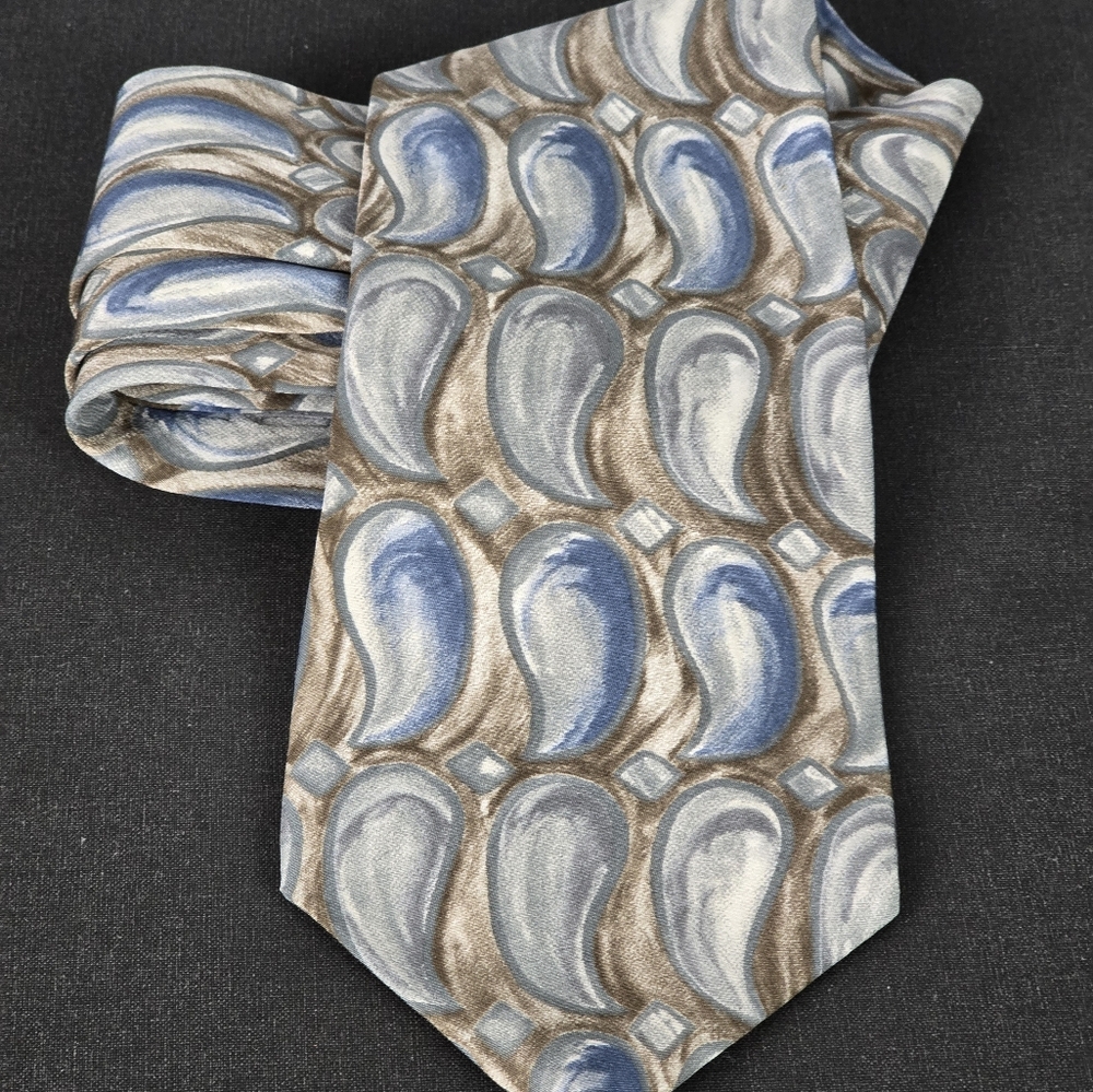 Erreuno  Italian  Silk Tie.